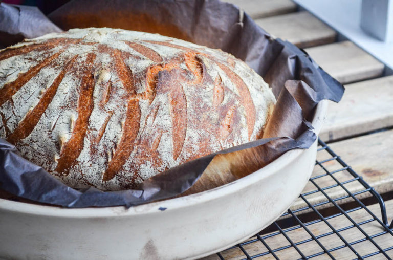 Здрав домашен леб без да вклучите рерна: Овој рецепт масовно се споделува