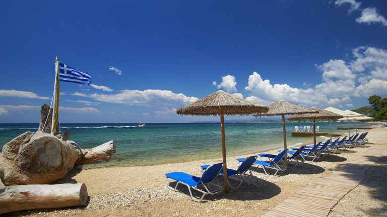 Одмор во Грција: Работа од јули, хотелите како клиники