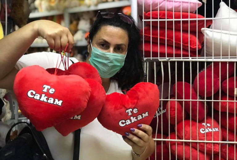 Учителка од Неготино купи 21 срце за своите ученици и им ги однесе дома