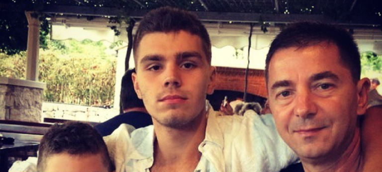 Месечно добивал по 1.000 евра од татко му, мајка му го избркала од дома: Кој е синот на Жан Митрев?