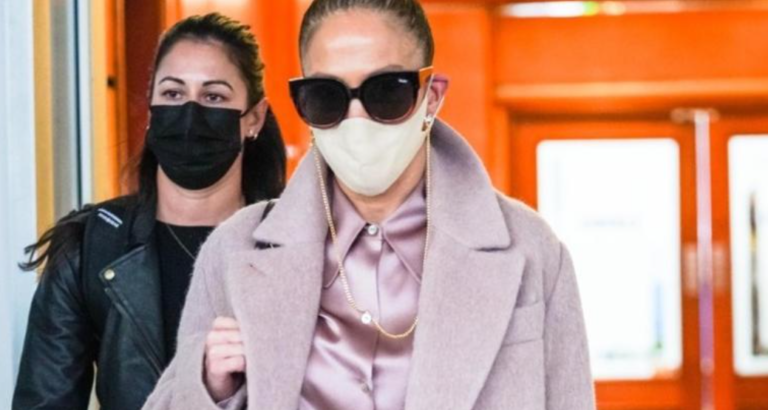 (ФОТО) Модна катастрофа: Џенифер Лопез со „утка“ на годината!