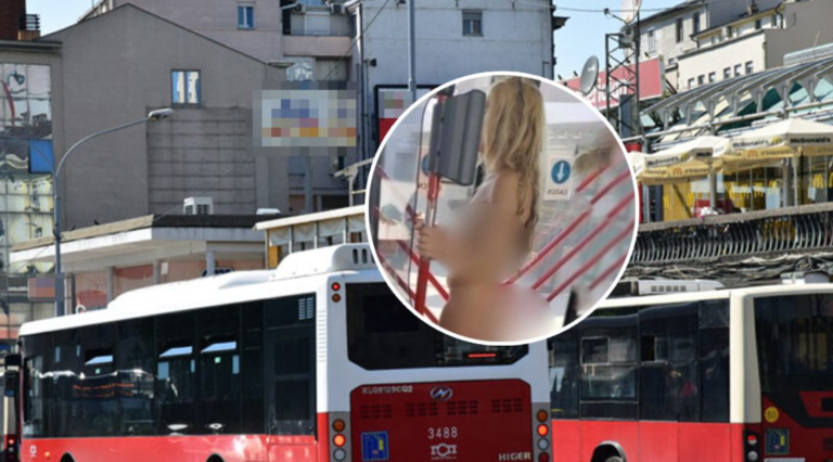 (ФОТО) Гола жена влезе во автобус: Се држи за шипка, луѓето во шок