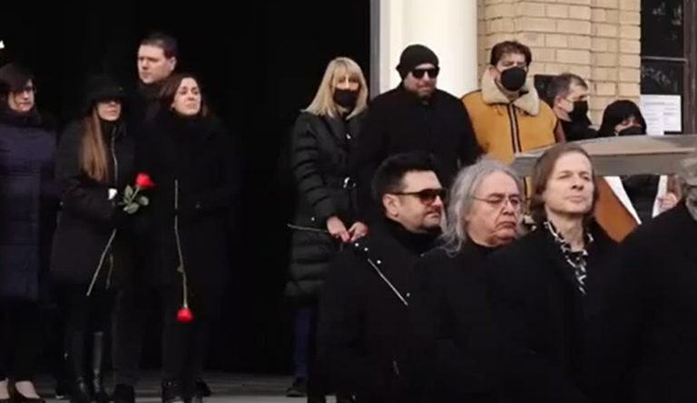 Погребан Аки Рахимовски: Ќерка му одржа говор и сите ги расплака (ФОТО)