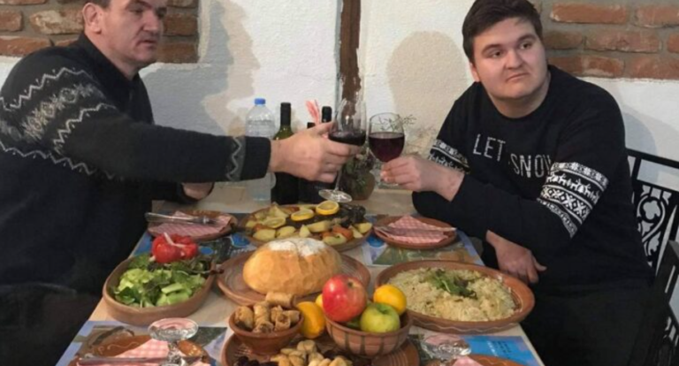 Tатко и син со аутизам вe канат на ручек во Босилово: Коста и Виктор се нашите херои