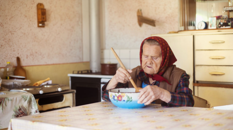 Баба Татјана има 92 години и јасна порака: Среќата е само во ова!