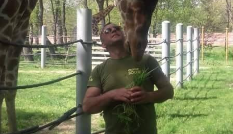 Почина омилениот негувател во скопска Зоолошка: Љубовта со жирафите му беше сè